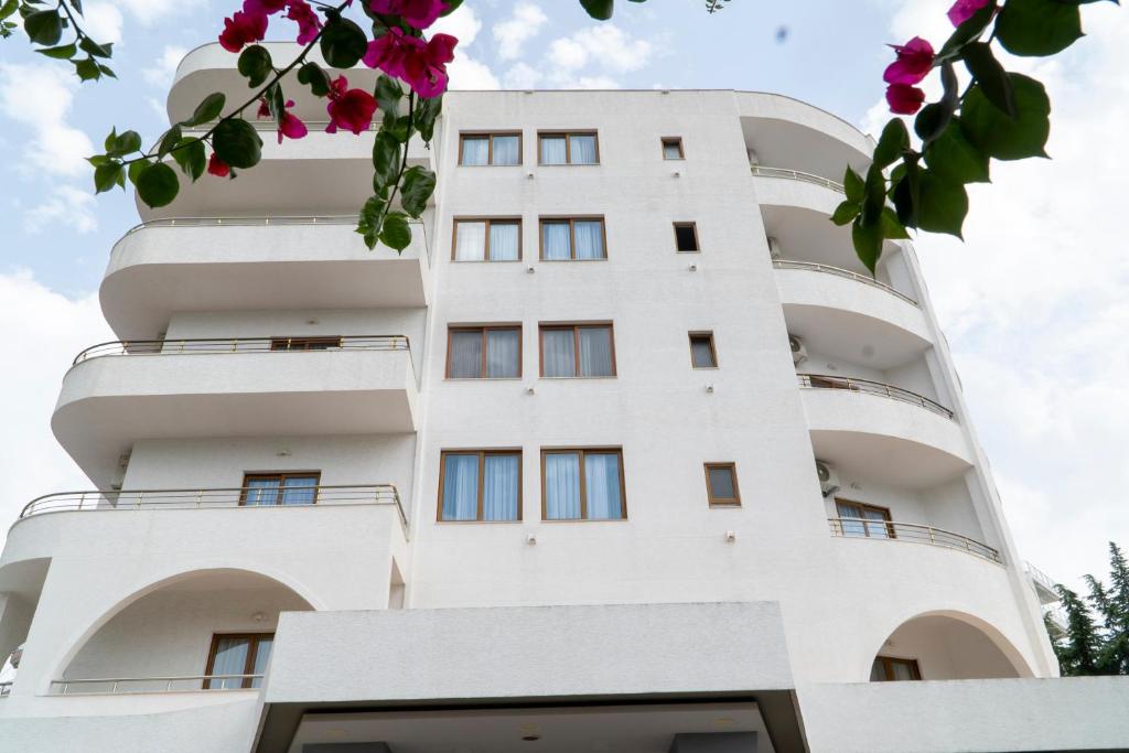 Mediterrane Hotel - Photo 10