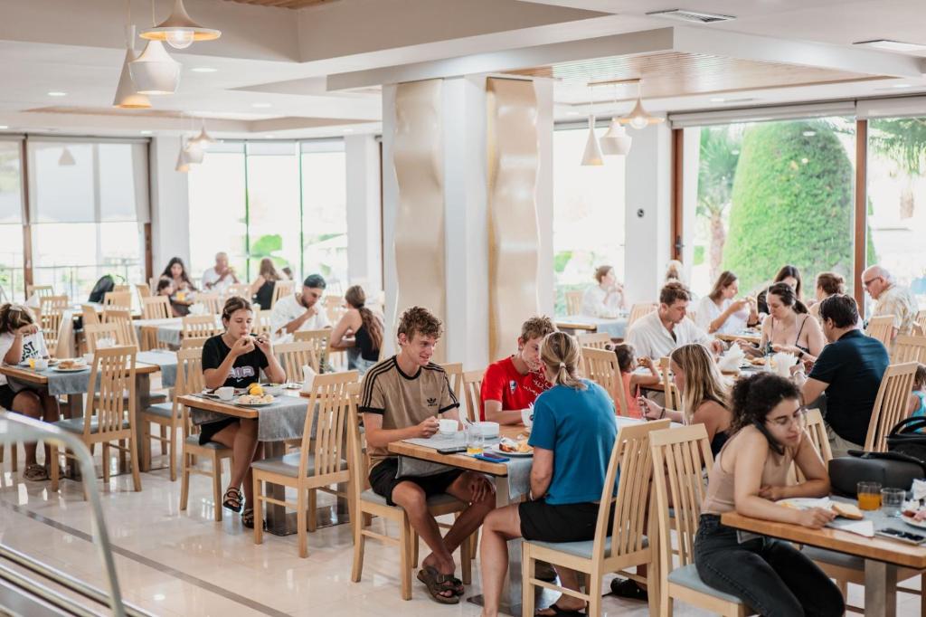 Hotel Mediterrane Saranda Restaurant Fine Dining Experience