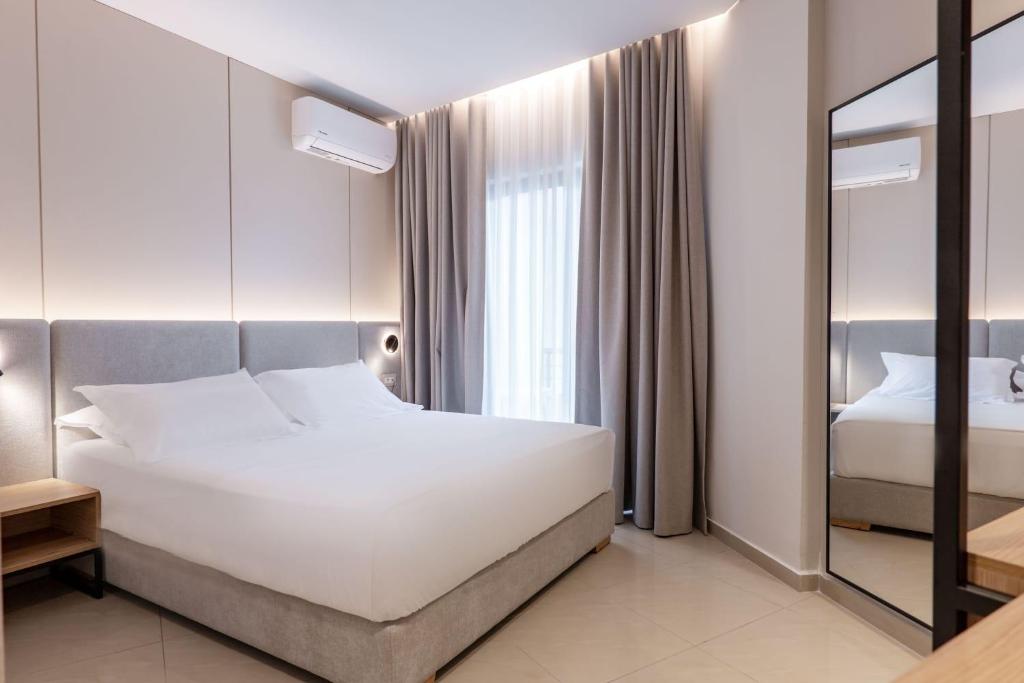 Deluxe Double Room with City View