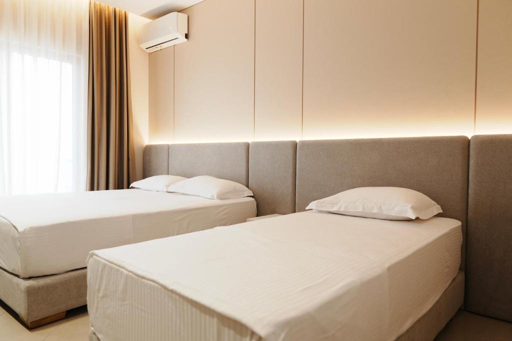 Deluxe Triple Room with City View