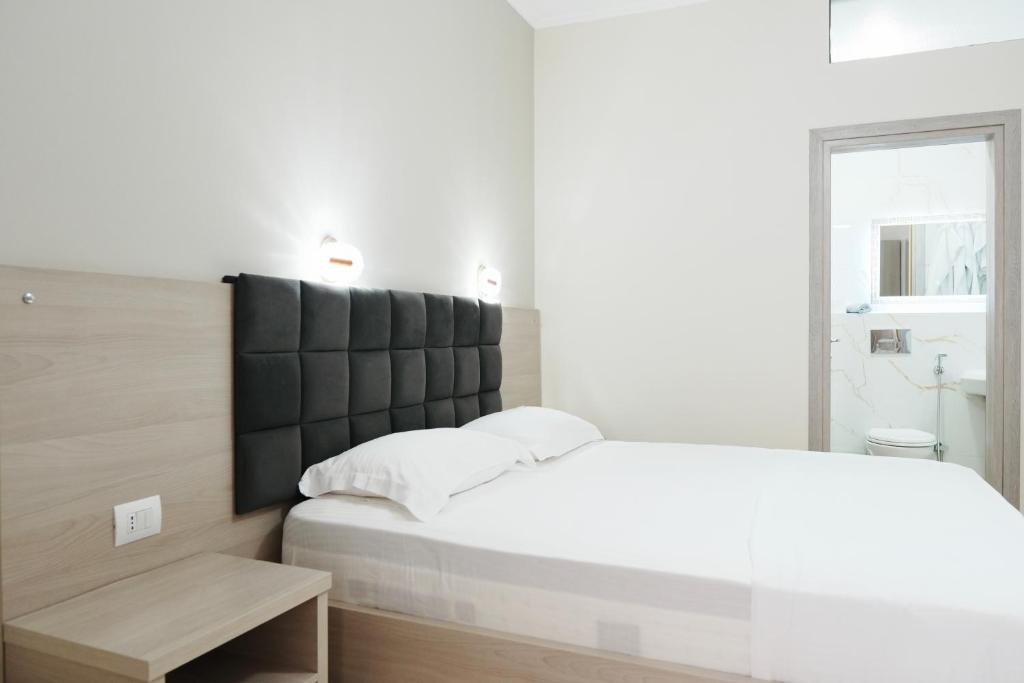 Double Room image 2