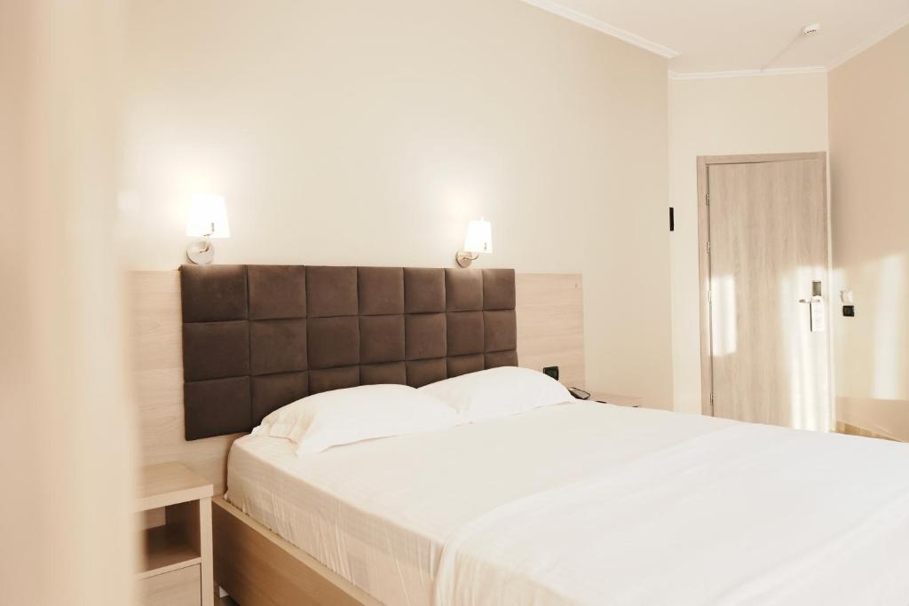 Double Room with Sea View image 2