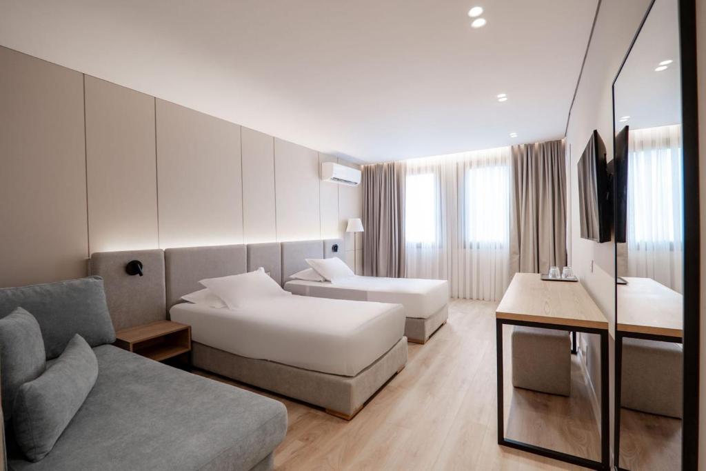 Superior Suite with Sea View image 3