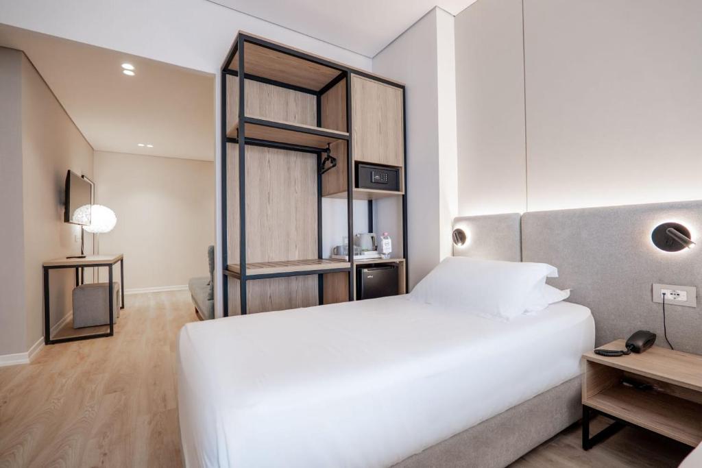 Superior Triple Room with Sea View image 3