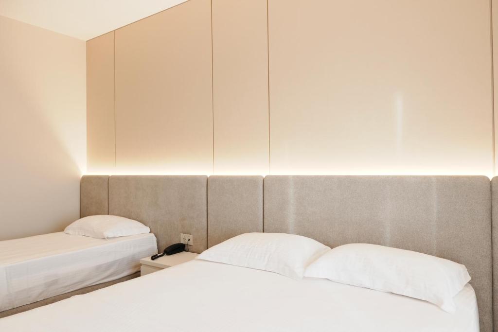 Triple Room image 3